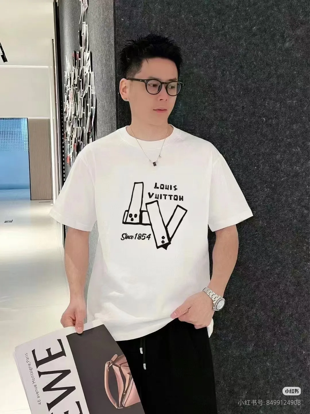 Louis Vuitton/ logo